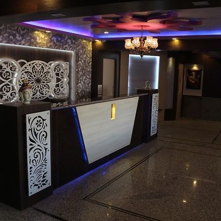 Hotel Pink Shark Sikar Esterno foto